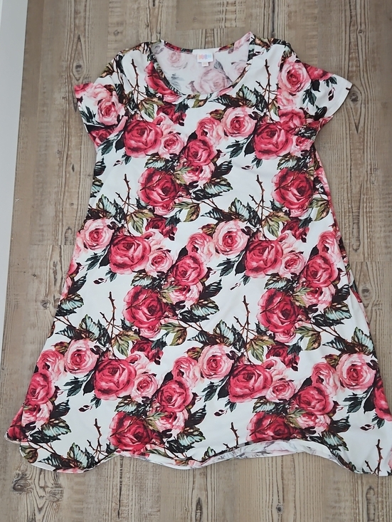 LuLaRoe Dresses & Skirts - LuLaRoe Plus Size  Jessie Swing Dress White Dress with Pink Rose Motif